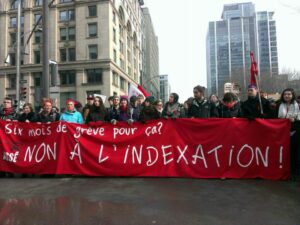 Une bannière contre l'indexation du gouvernement péquiste porter par l'ASSÉ le 26 février 2013. AuteurE inconnuE.