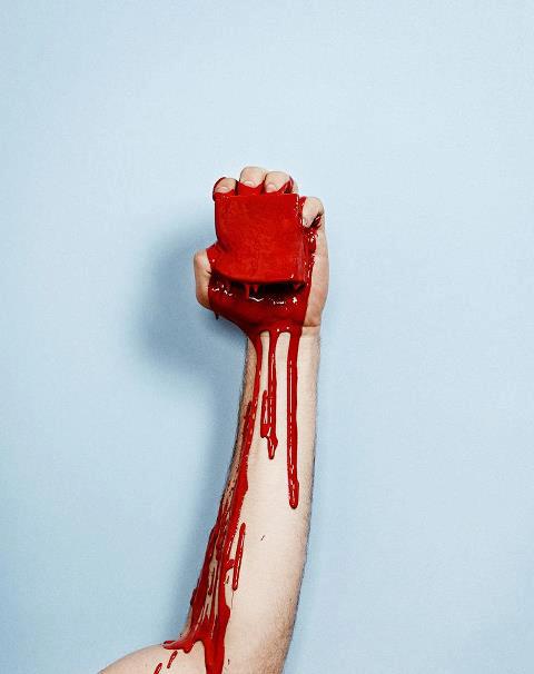 hand_blood_square
